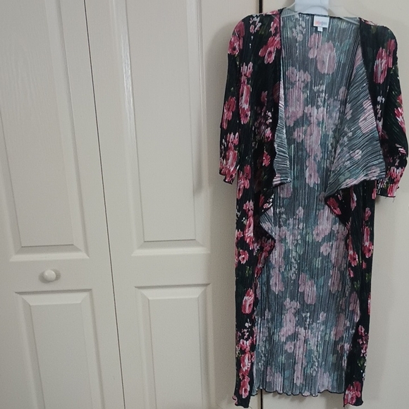 LuLaRoe Tops - LuLaRoe Floral Cardigan with Pink and Green Accents S Georgous Spring Summer🌹